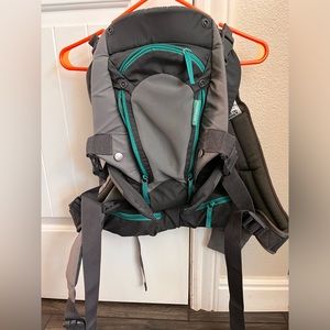 Infantino multi-pocket carry on